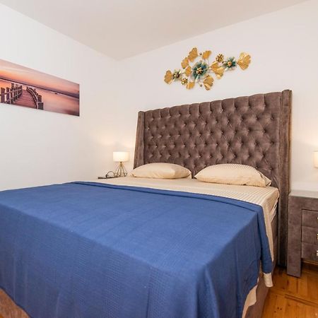 Sea Star Apartment Тиват Экстерьер фото