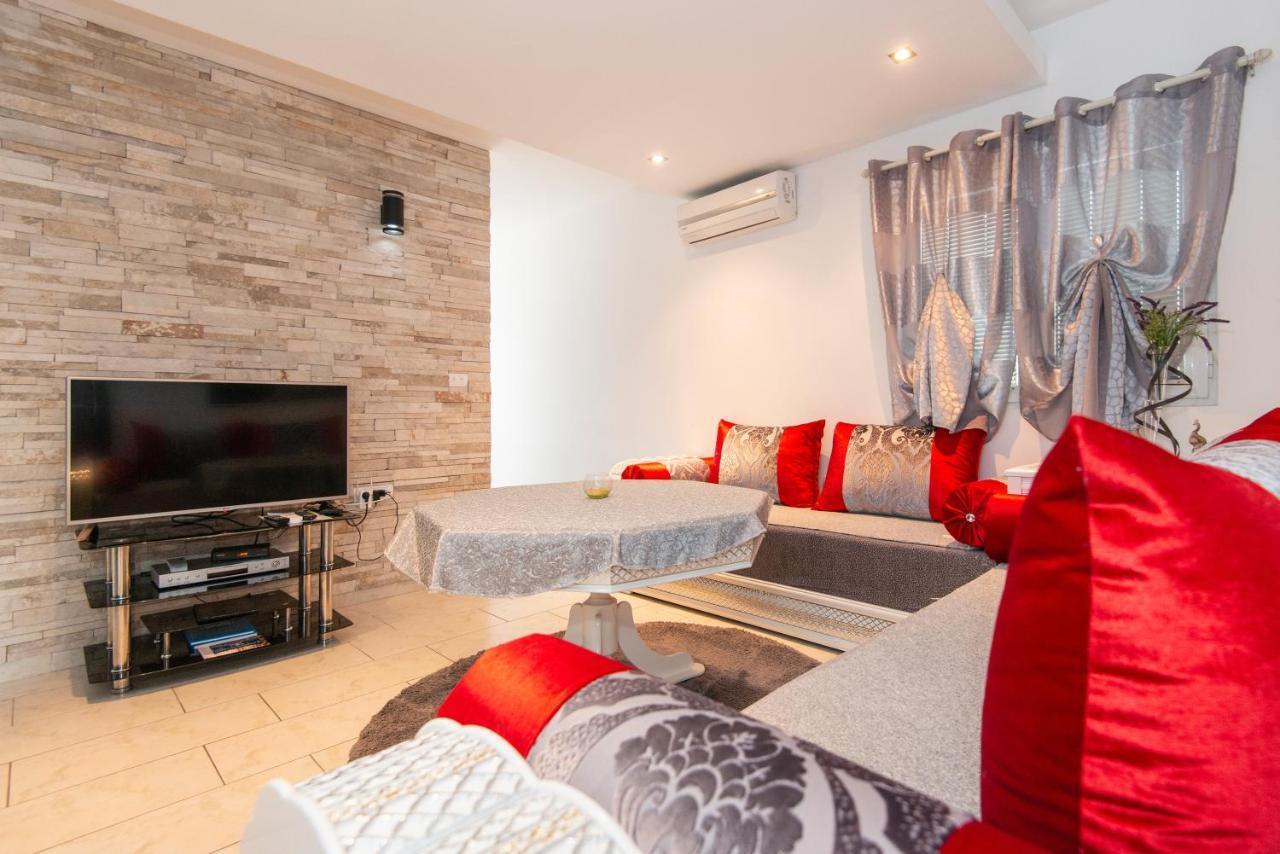 Sea Star Apartment Тиват Экстерьер фото